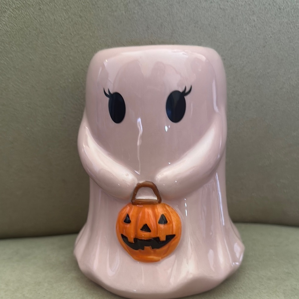 DW Home Pink ghost candle, holding a jack-o’-lantern -  pink Apple scent